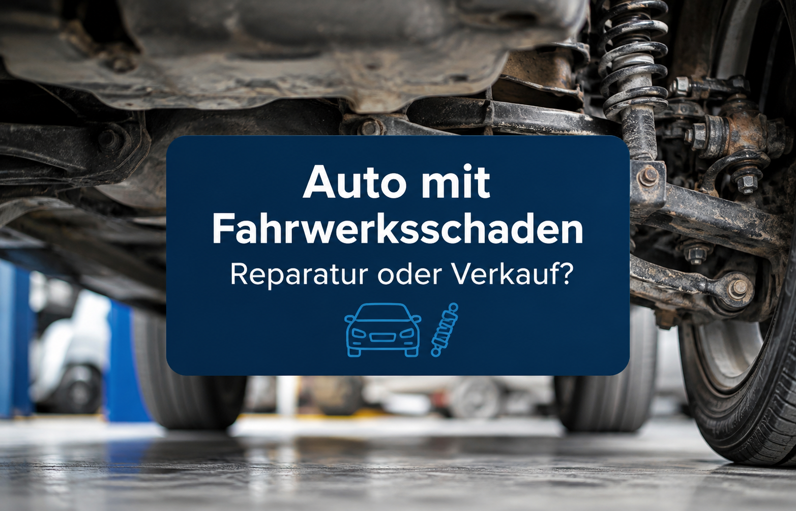 Auto auf Hebebühne mit sichtbarem Fahrwerk und Federbein. Symbolbild zum Thema Fahrwerksschaden sowie der Entscheidung zwischen Reparatur und Verkauf eines beschädigten Fahrzeugs.